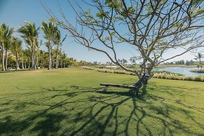 One-of-a-kind Villa With Open Spaces and Amazing Views in Luxury Beach