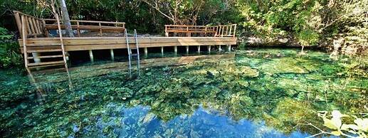 One-of-a-kind Villa With Open Spaces and Amazing Views in Luxury Beach