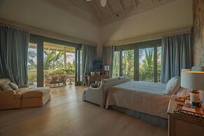 One-of-a-kind Villa With Open Spaces and Amazing Views in Luxury Beach