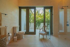 One-of-a-kind Villa With Open Spaces and Amazing Views in Luxury Beach