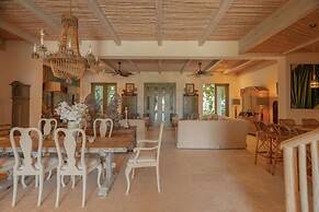 Unique Lake-front 10-bedroom Mansion in Most Luxurious Resort of the C