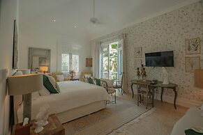 Unique Lake-front 10-bedroom Mansion in Most Luxurious Resort of the C