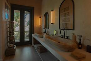 Unique Lake-front 10-bedroom Mansion in Most Luxurious Resort of the C