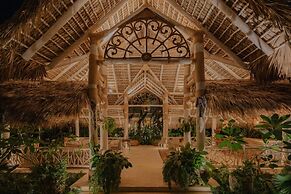 Unique Lake-front 10-bedroom Mansion in Most Luxurious Resort of the C