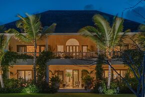 Unique Lake-front 10-bedroom Mansion in Most Luxurious Resort of the C