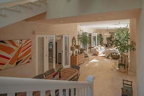 Unique Lake-front 10-bedroom Mansion in Most Luxurious Resort of the C