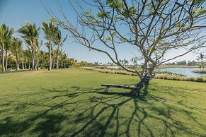 Unique Lake-front 10-bedroom Mansion in Most Luxurious Resort of the C