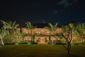 Unique Lake-front 10-bedroom Mansion in Most Luxurious Resort of the C