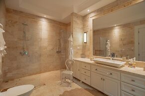 Unique Lake-front 10-bedroom Mansion in Most Luxurious Resort of the C