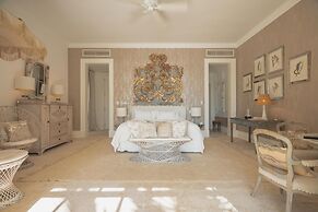 Unique Lake-front 10-bedroom Mansion in Most Luxurious Resort of the C