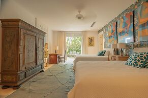 Unique Lake-front 10-bedroom Mansion in Most Luxurious Resort of the C