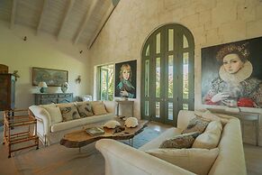 Unique Lake-front 10-bedroom Mansion in Most Luxurious Resort of the C