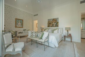 Unique Lake-front 10-bedroom Mansion in Most Luxurious Resort of the C