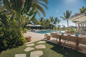 Unique Lake-front 10-bedroom Mansion in Most Luxurious Resort of the C