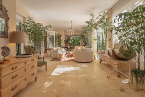 Unique Lake-front 10-bedroom Mansion in Most Luxurious Resort of the C