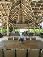 Unique Lake-front 10-bedroom Mansion in Most Luxurious Resort of the C