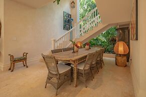 Unique Lake-front 10-bedroom Mansion in Most Luxurious Resort of the C