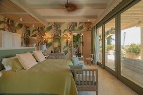 Unique Lake-front 10-bedroom Mansion in Most Luxurious Resort of the C