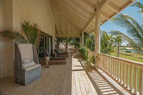 Unique Lake-front 10-bedroom Mansion in Most Luxurious Resort of the C