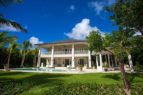 Amazing Golf Villa at Luxury Resort in Punta Cana Includes Staff Golf 