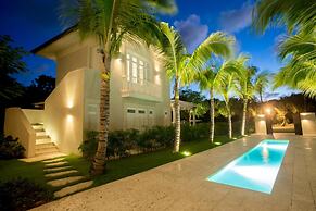 Amazing Golf Villa at Luxury Resort in Punta Cana Includes Staff Golf 