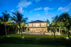 Amazing Golf Villa at Luxury Resort in Punta Cana Includes Staff Golf 