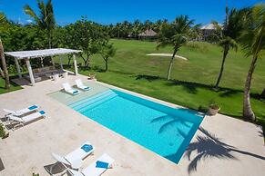 Amazing Golf Villa at Luxury Resort in Punta Cana Includes Staff Golf 