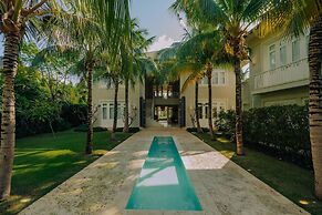 Amazing Golf Villa at Luxury Resort in Punta Cana Includes Staff Golf 