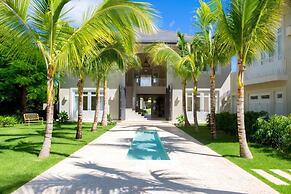 Amazing Golf Villa at Luxury Resort in Punta Cana Includes Staff Golf 