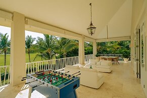 Amazing Golf Villa at Luxury Resort in Punta Cana Includes Staff Golf 