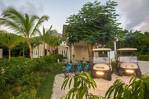 Amazing Golf Villa at Luxury Resort in Punta Cana Includes Staff Golf 