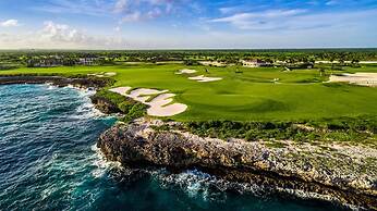 Amazing Golf Villa at Luxury Resort in Punta Cana Includes Staff Golf 