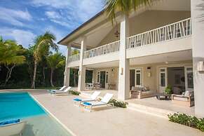Amazing Golf Villa at Luxury Resort in Punta Cana Includes Staff Golf 