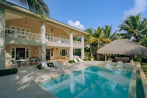 Amazing Golf Villa at Luxury Resort in Punta Cana Includes Staff Golf 