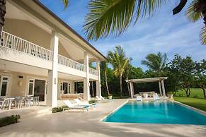 Amazing Golf Villa at Luxury Resort in Punta Cana Includes Staff Golf 
