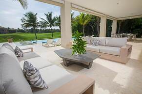 Amazing Golf Villa at Luxury Resort in Punta Cana Includes Staff Golf 