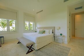 Amazing Golf Villa at Luxury Resort in Punta Cana Includes Staff Golf 