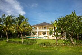 Amazing Golf Villa at Luxury Resort in Punta Cana Includes Staff Golf 