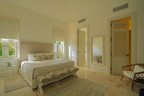 Amazing Golf Villa at Luxury Resort in Punta Cana Includes Staff Golf 