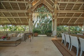 Luxurious Fully-staffed Villa With Amazing View in Exclusive Golf Beac