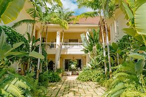 Luxurious Fully-staffed Villa With Amazing View in Exclusive Golf Beac