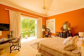 Luxurious Fully-staffed Villa With Amazing View in Exclusive Golf Beac