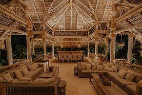 Luxurious Fully-staffed Villa With Amazing View in Exclusive Golf Beac