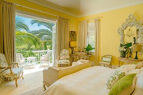 Luxurious Fully-staffed Villa With Amazing View in Exclusive Golf Beac