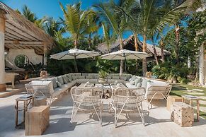 Luxurious Fully-staffed Villa With Amazing View in Exclusive Golf Beac