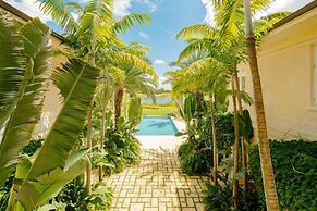 Luxurious Fully-staffed Villa With Amazing View in Exclusive Golf Beac