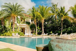 Luxurious Fully-staffed Villa With Amazing View in Exclusive Golf Beac