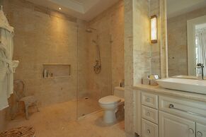 Luxurious Fully-staffed Villa With Amazing View in Exclusive Golf Beac