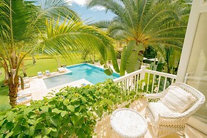 Luxurious Fully-staffed Villa With Amazing View in Exclusive Golf Beac