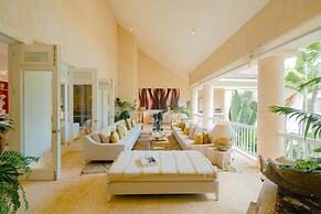 Luxurious Fully-staffed Villa With Amazing View in Exclusive Golf Beac